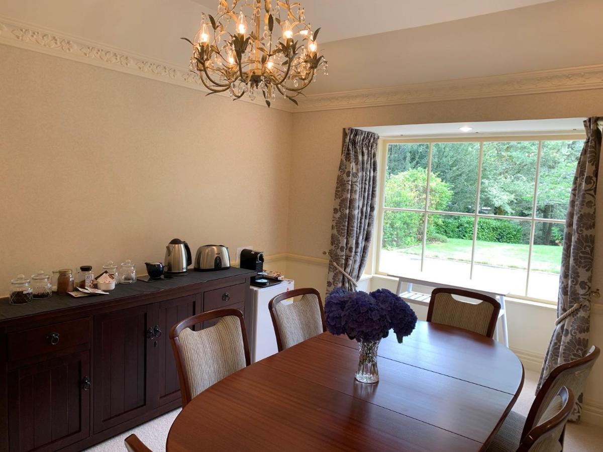 Pin Oaks Luxury Bed & Breakfast Палмерстън Норт Екстериор снимка