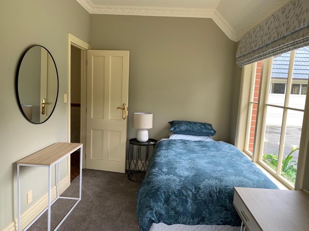 Pin Oaks Luxury Bed & Breakfast Палмерстън Норт Екстериор снимка